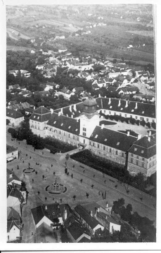 Luftaufnahme_Schloss.jpg